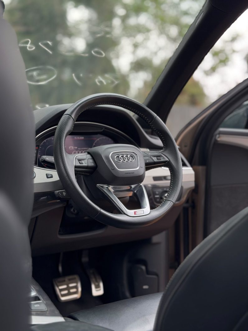 
								AUDI Q7 SLINE full									
