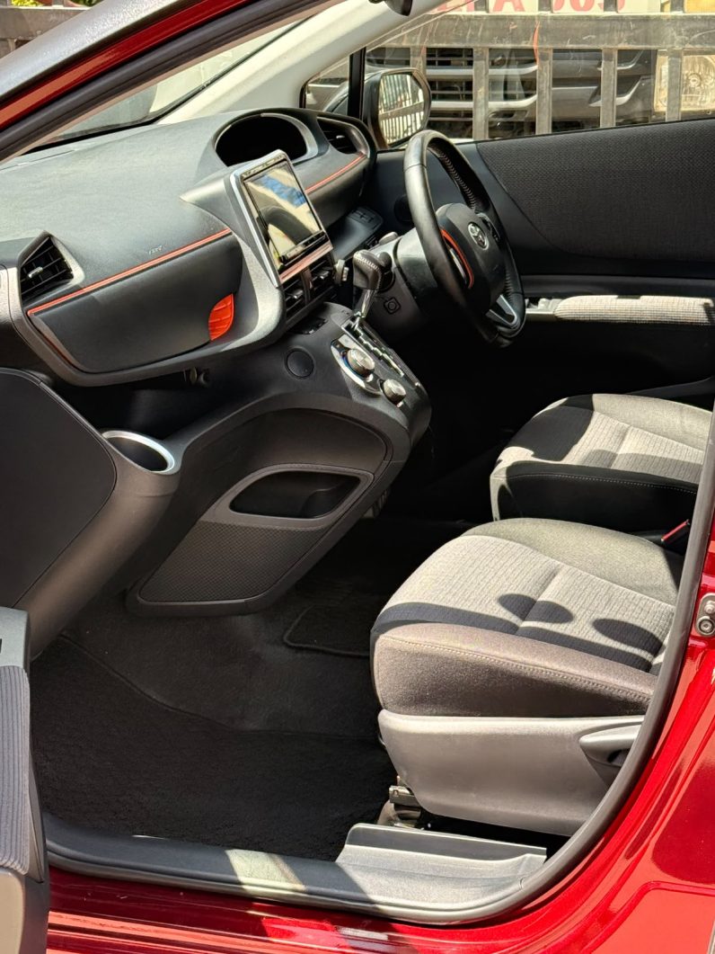 
								Toyota SIENTA full									