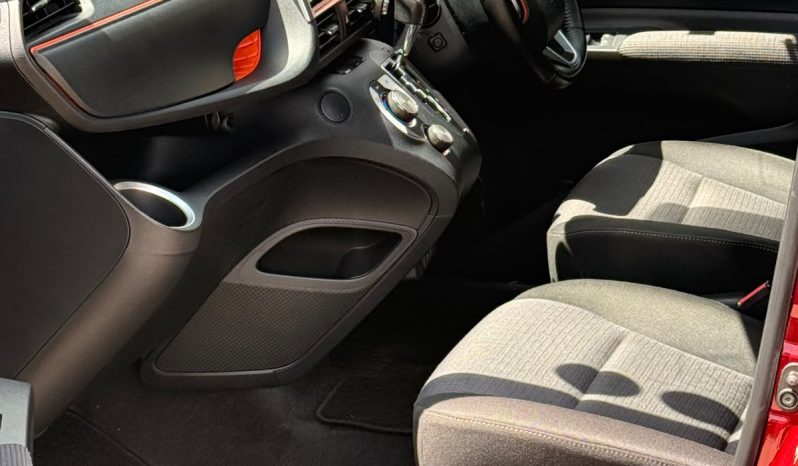 
								Toyota SIENTA full									