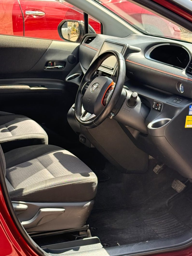 
								Toyota SIENTA full									