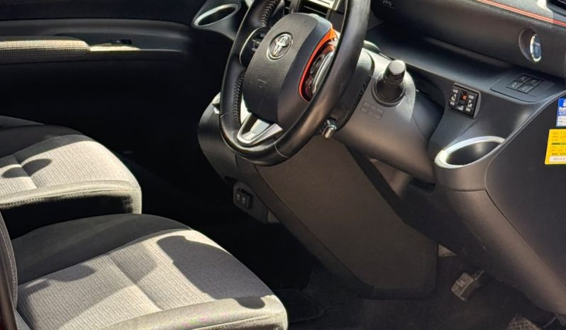 
								Toyota SIENTA full									