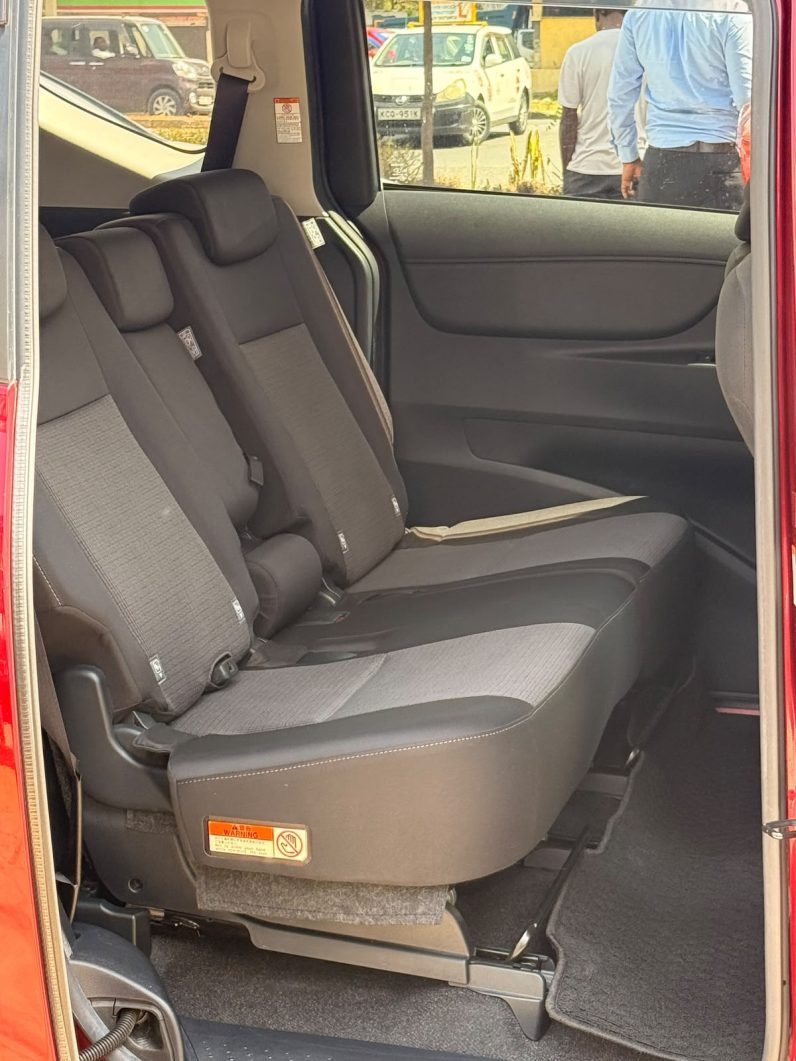 
								Toyota SIENTA full									