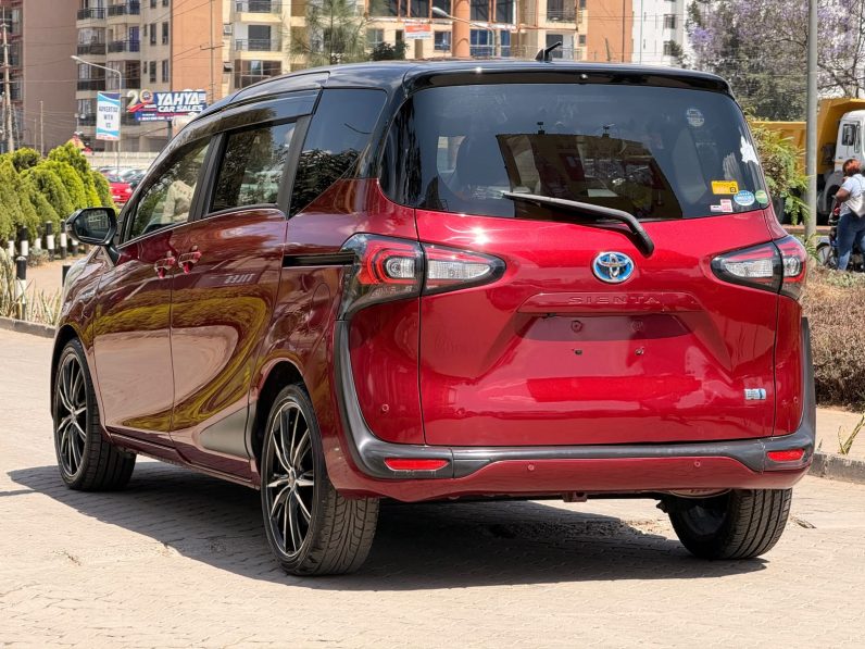 
								Toyota SIENTA full									