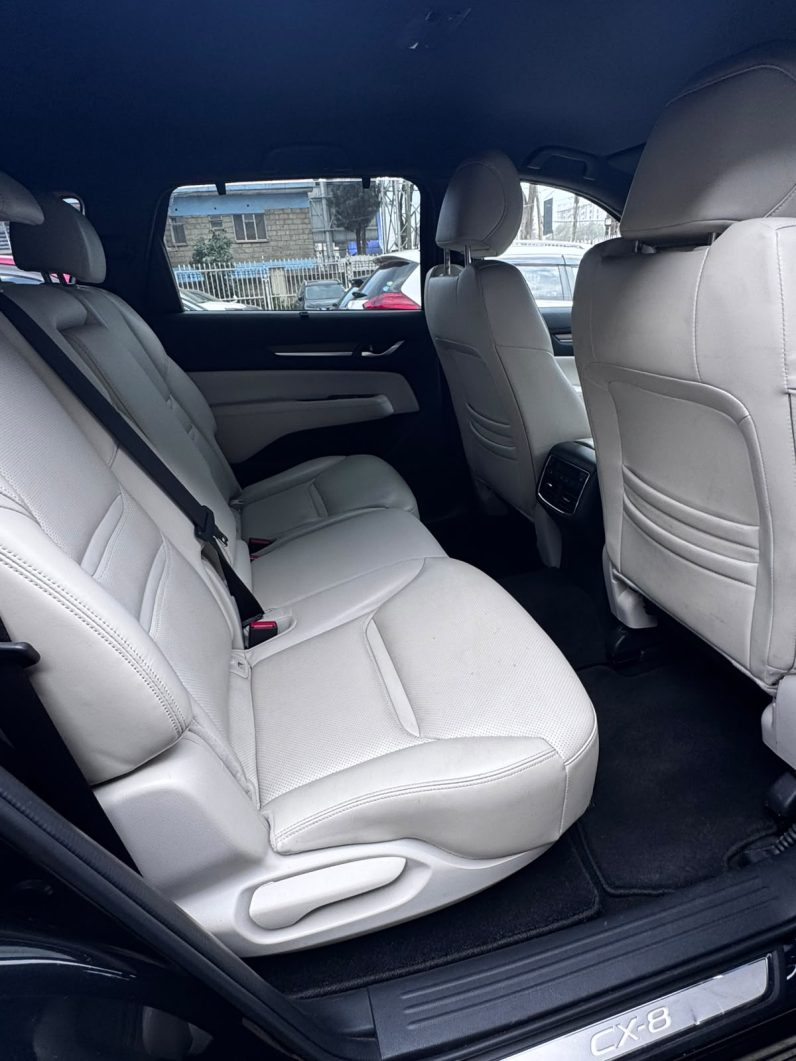 
								Mazda CX8 full									