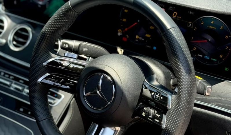 
								Mercedes Benz E200 full									