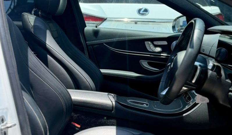 
								Mercedes Benz E200 full									