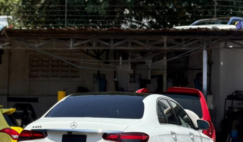 
								Mercedes Benz E200 full									