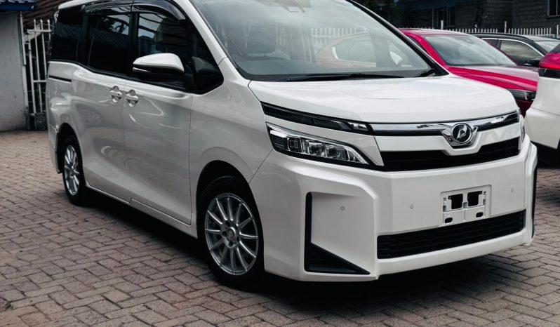 
								Toyota Voxy full									