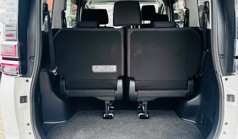 
								Toyota Voxy full									