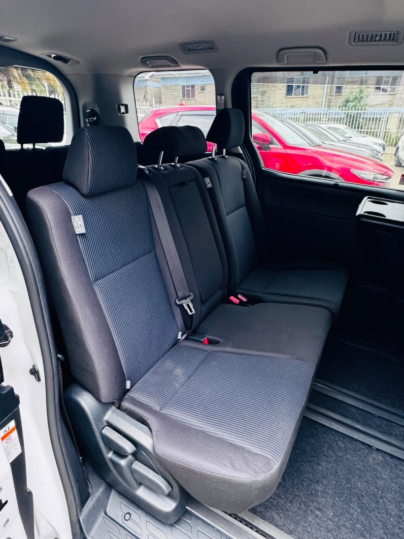 
								Toyota Voxy full									
