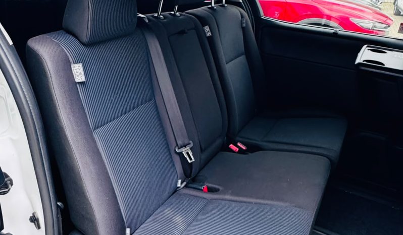 
								Toyota Voxy full									