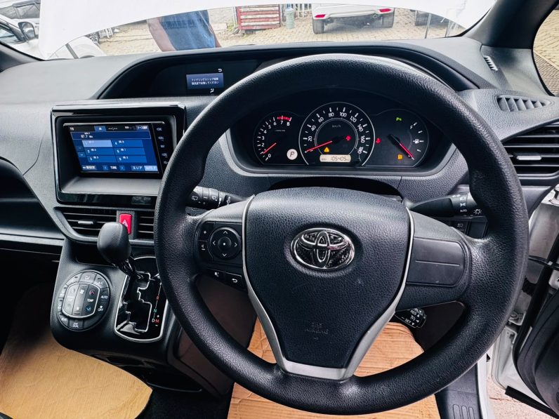 
								Toyota Voxy full									
