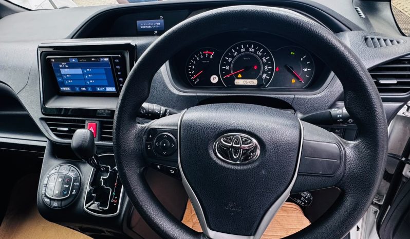 
								Toyota Voxy full									