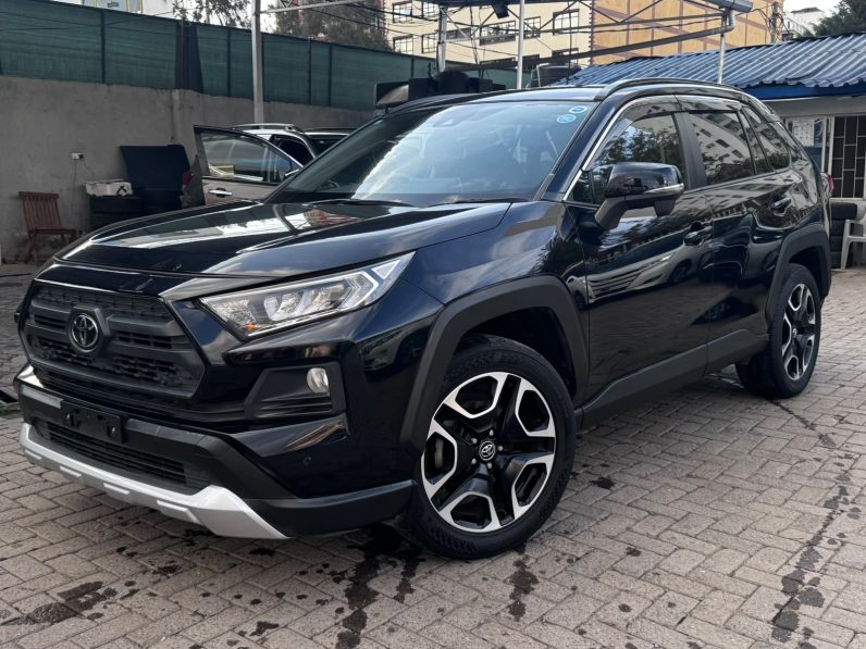 
								Toyota RAV4 full									