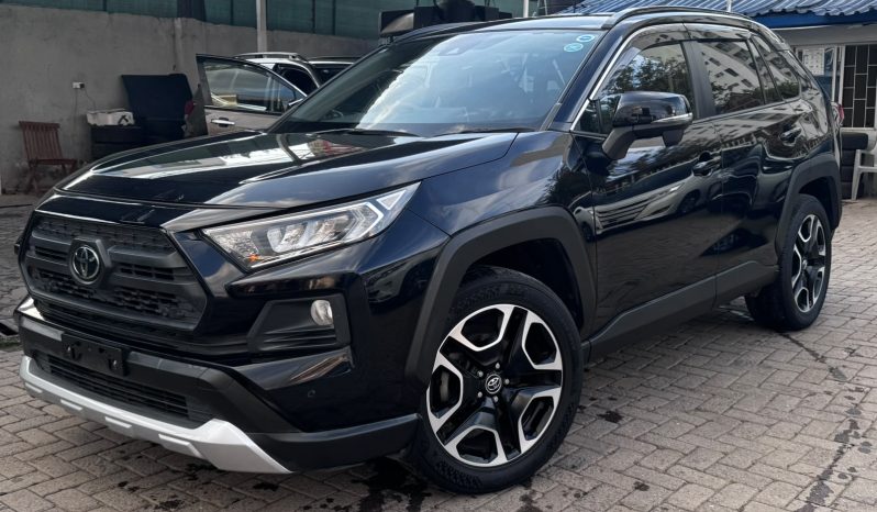 
								Toyota RAV4 full									