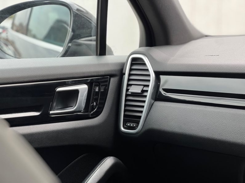 
								Porsche Cayenne full									