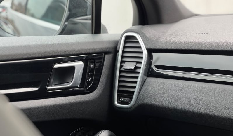 
								Porsche Cayenne full									