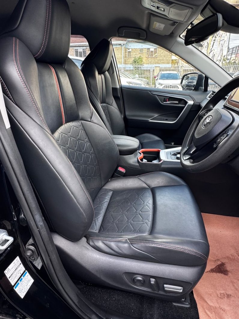 
								Toyota RAV4 full									