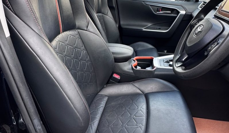 
								Toyota RAV4 full									