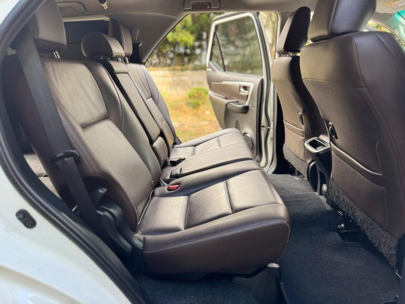 
								Toyota Fortuner full									