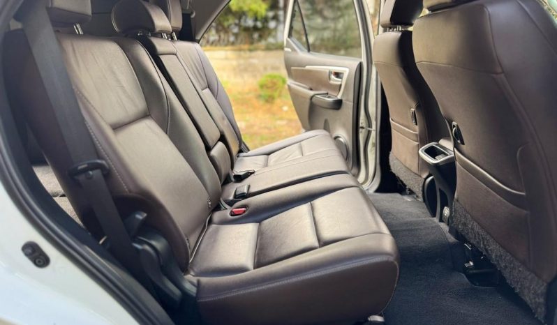 
								Toyota Fortuner full									