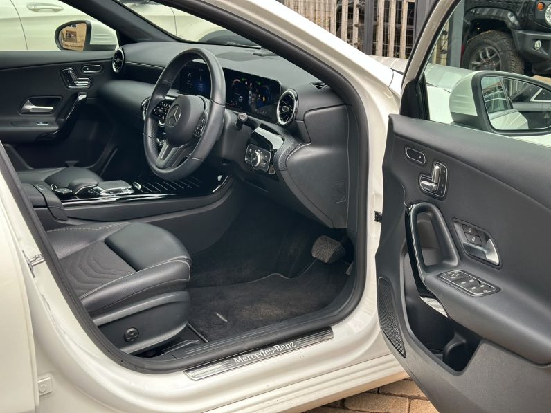 
								Mercedes Benz A180 full									