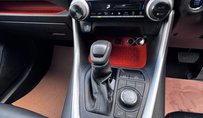 
								Toyota RAV4 full									