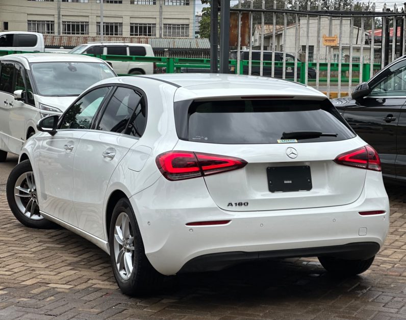 
								Mercedes Benz A180 full									