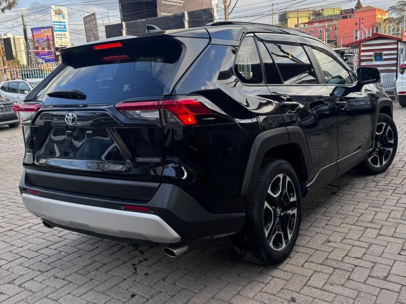 
								Toyota RAV4 full									