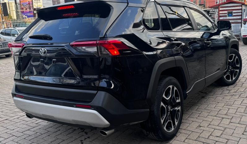
								Toyota RAV4 full									