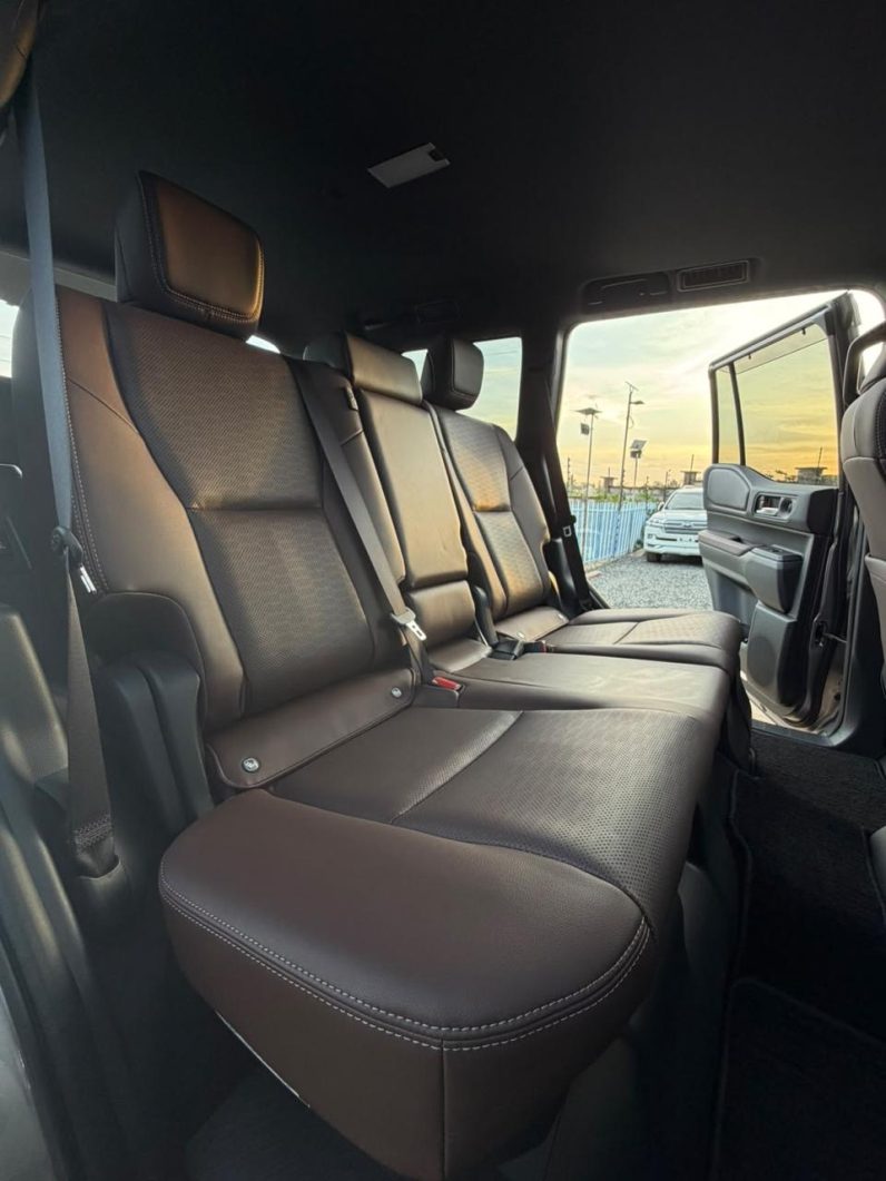 
								Toyota Prado Land Cruiser ZX full									