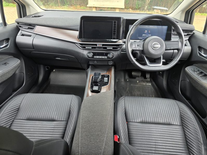 
								Nissan Note E13 Aura full									