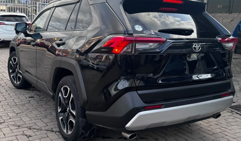 
								Toyota RAV4 full									