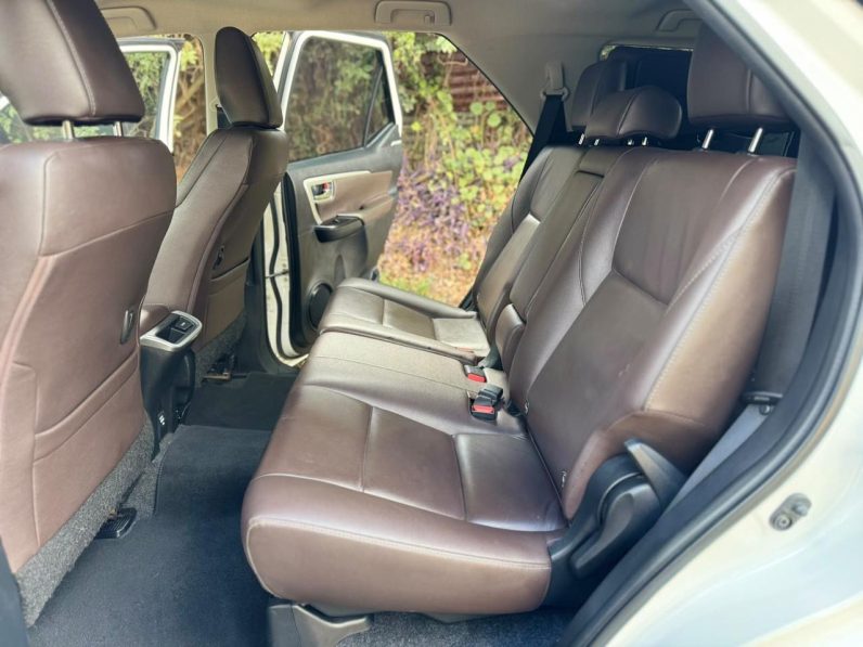
								Toyota Fortuner full									