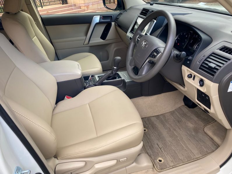 
								Toyota Land Cruiser Prado TX full									