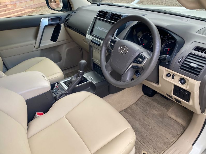 
								Toyota Land Cruiser Prado TX full									