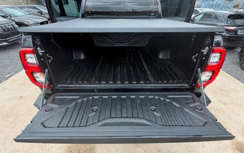 
								Toyota Hilux full									