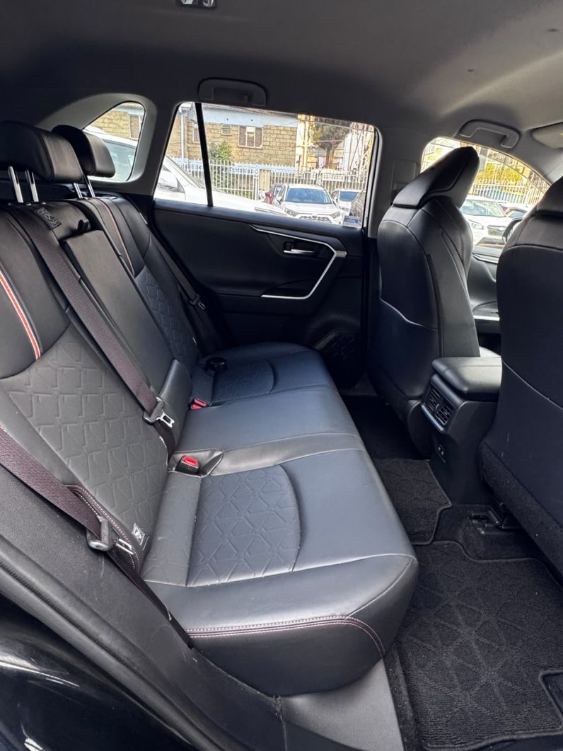 
								Toyota RAV4 full									