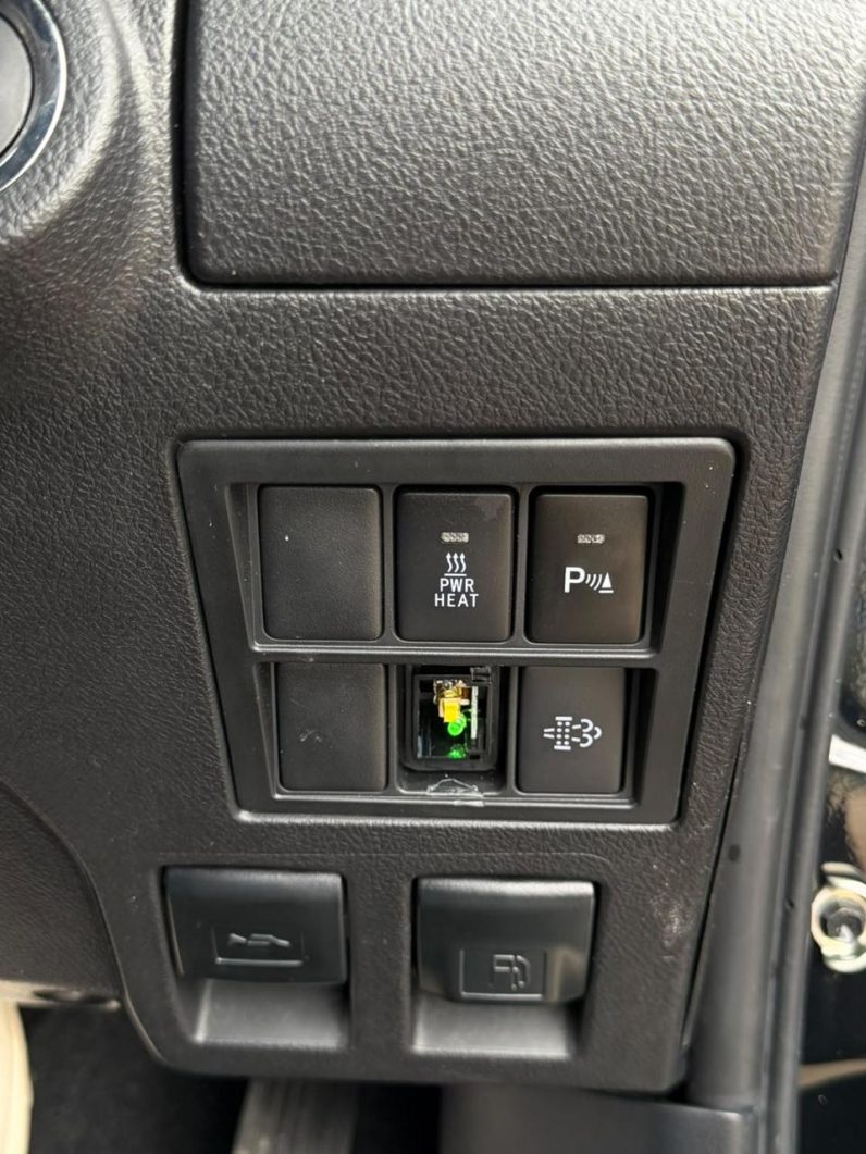 
								Toyota Hilux full									