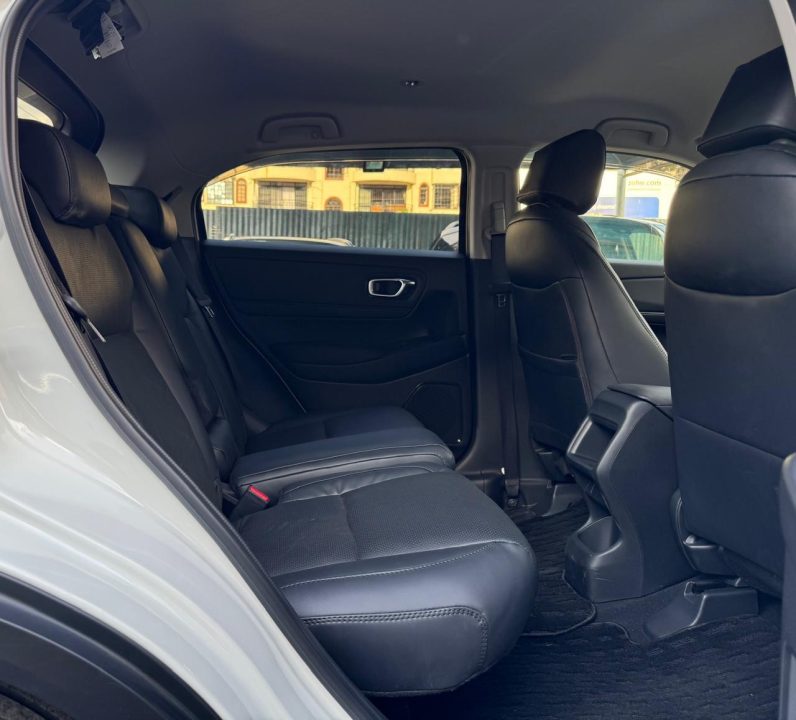 
								Honda Vezel RV5 full									