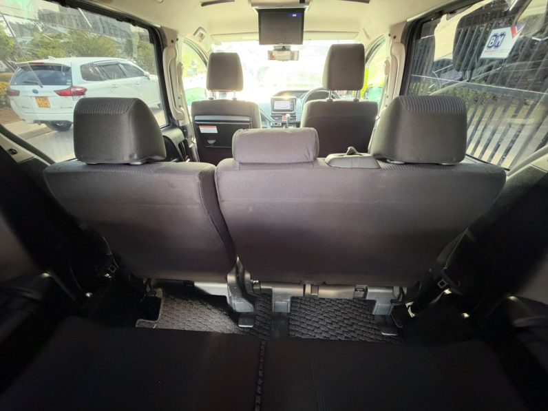 
								Toyota Noah full									