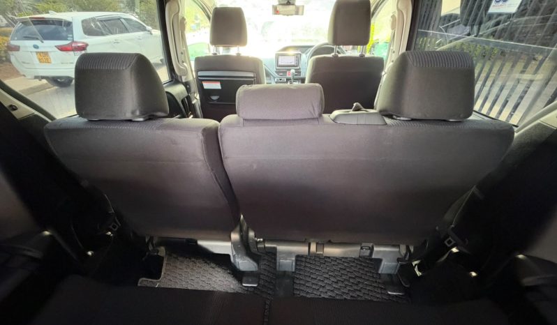 
								Toyota Noah full									